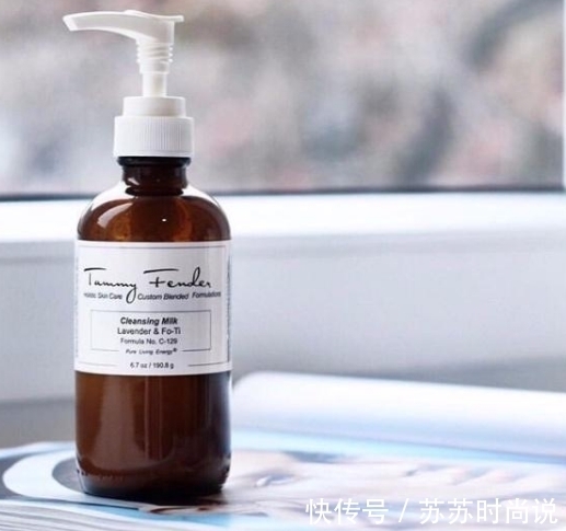 抽屉|Blake Lively的抽屉里,藏了哪些护肤美妆单品?