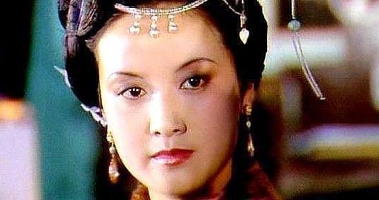 软烟罗|贾府有一位真正的名媛,见惯了大世面,王熙凤在她跟前就是小儿科