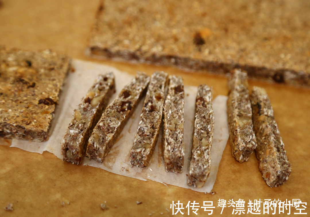 半斤燕麦,两根香蕉,做一堆吃5天,春天踏青边走边吃越嚼越香!