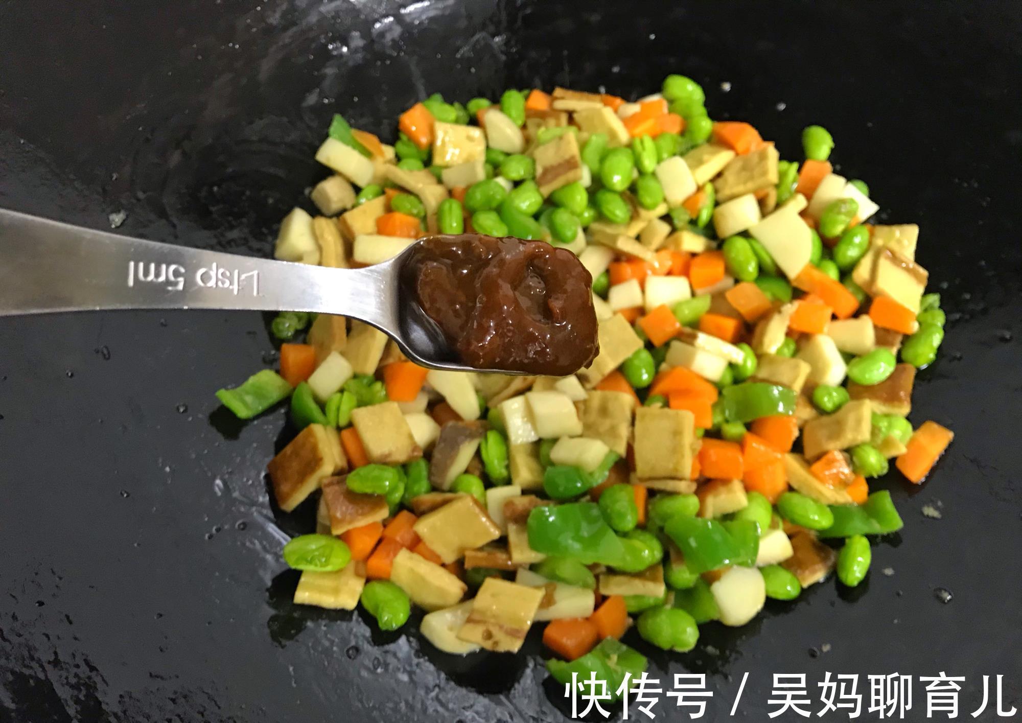 杏鲍菇|夏天易出汗,可多吃此菜,4种食材一起炒,解暑开胃,没肉也下饭