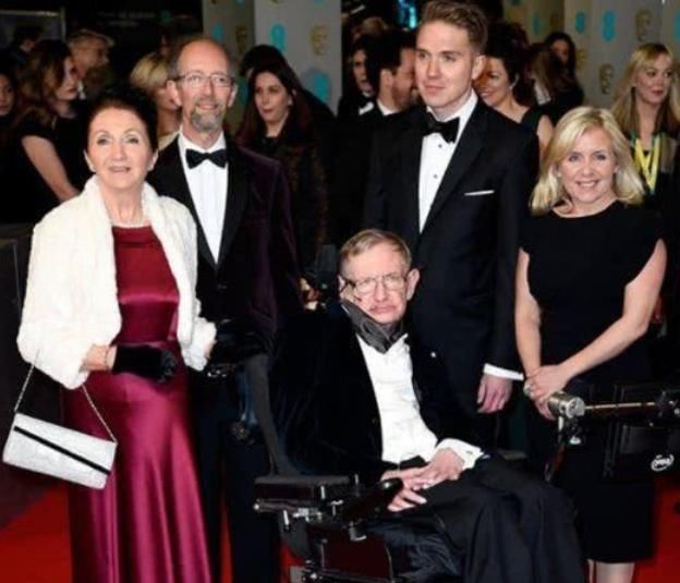 霍金21岁全身瘫痪，在轮椅上坐了半个世纪，3个孩子怎么来的？