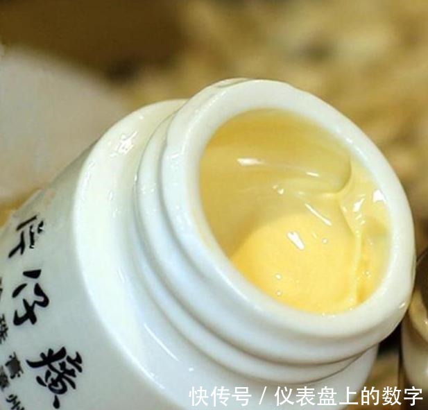 片仔癀|药店有个“碱性药膏”,祛眼袋紧肤都不足挂齿,眼部紧致显年轻!