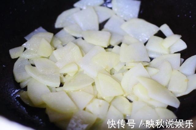 小米椒|土豆别再炒土豆丝了,这种做法才是孩子最爱的,炒一盘都不够吃