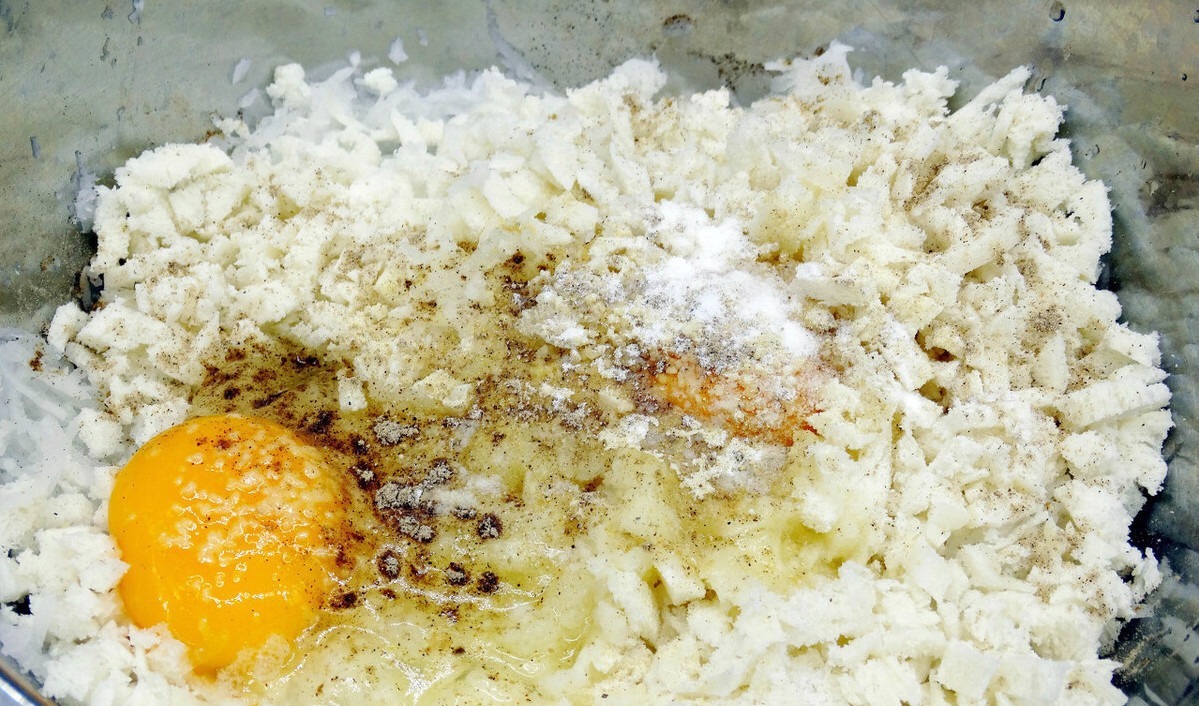 炸萝卜丸子，别再放面粉了，多加这2味料，金黄酥脆，凉了也不硬