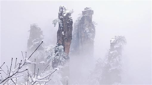 首场|湖南省多地迎入冬首场大雪
