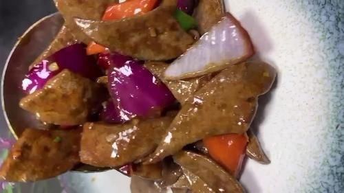  霸气|爆炒猪肝的做法，香辣霸气野性十足，软嫩适口有弹性