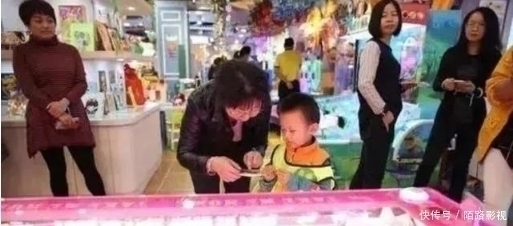 会长时间|5岁男孩被人贩拐走,经过3个小时后终于找到,可是父母差点认不出!