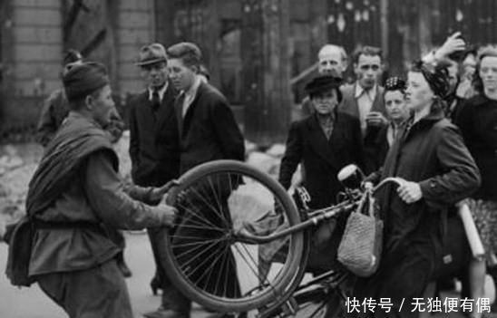 致死|希特勒战败后，200柏林女性被羞辱，大约1万女性被羞辱致死！
