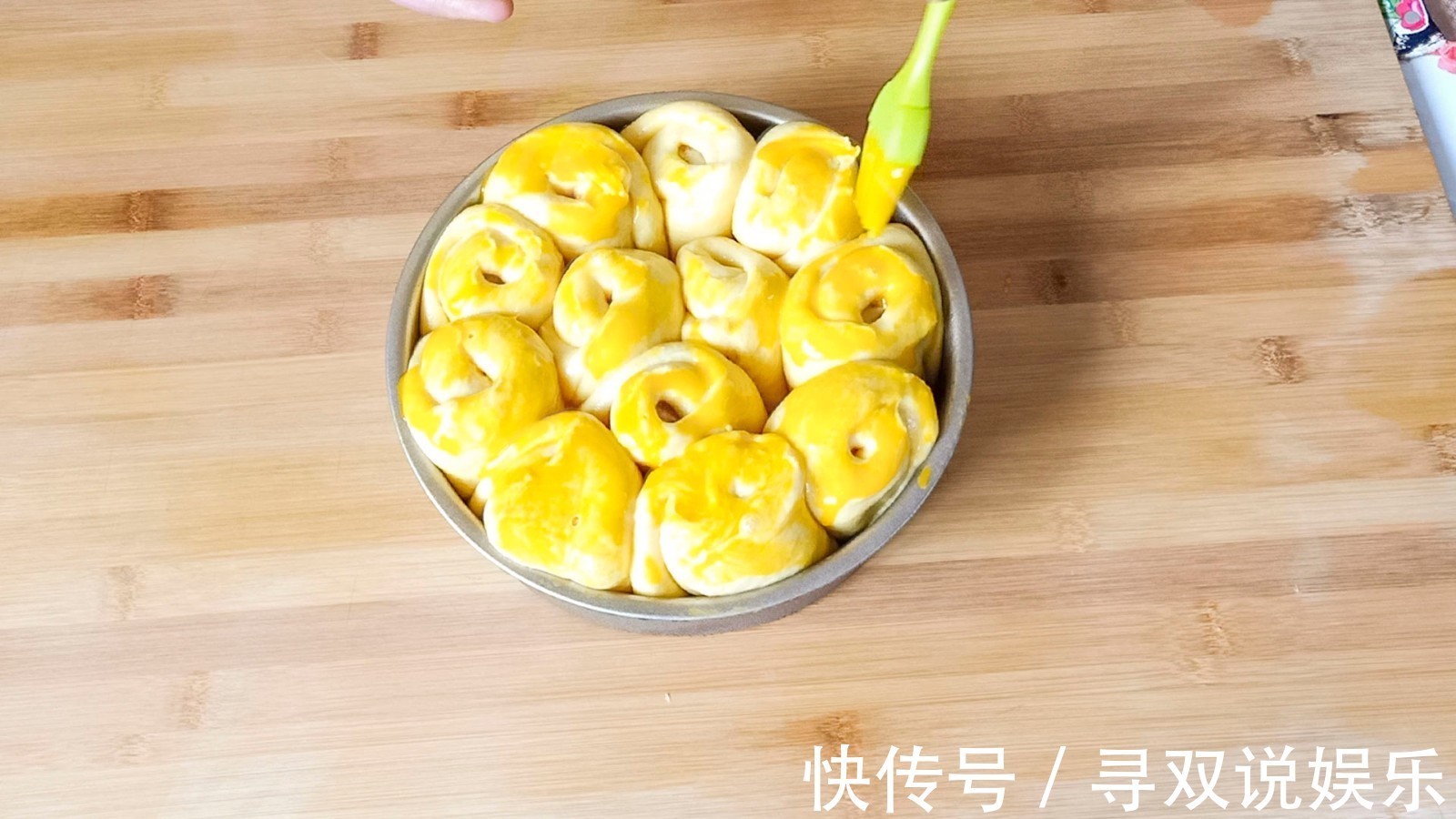 面粉别再蒸馒头了,教你家庭版面包做法,很简单,比买的都好吃