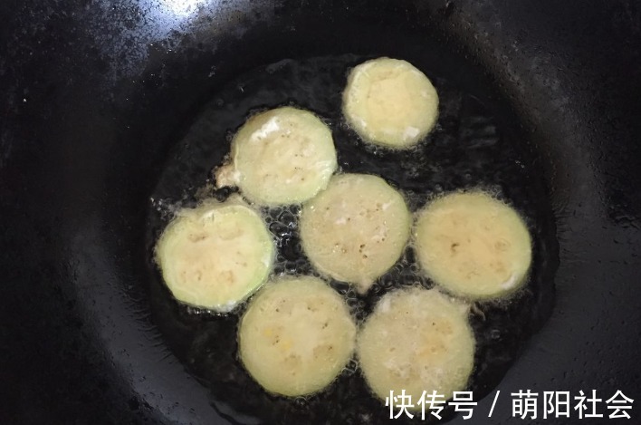 可口|这样吃茄子你见过吗简单快捷,香酥可口,上桌抢着吃