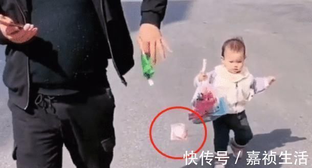 小小年纪|“最抠门宝宝”捡钱火了,果然“财迷”是不分年龄大小的