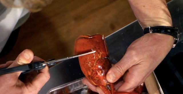 米其林|米其林大厨戈登拉姆齐,完美无痛拆龙虾肉,只需7步骤轻松上手