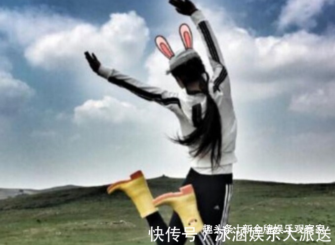 |张小斐幽默回应裤子穿反,看看宋茜景甜,穿反了倒更时尚了