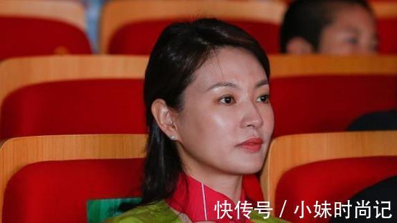 裙子|刘芳菲中年略显发福,但鹅蛋脸更精致了,身上多了一种阔太气息