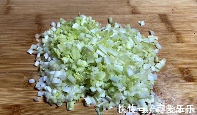 牛肉饺子这样调馅太好吃了,再贵也要吃,做法简单味道鲜香,解馋