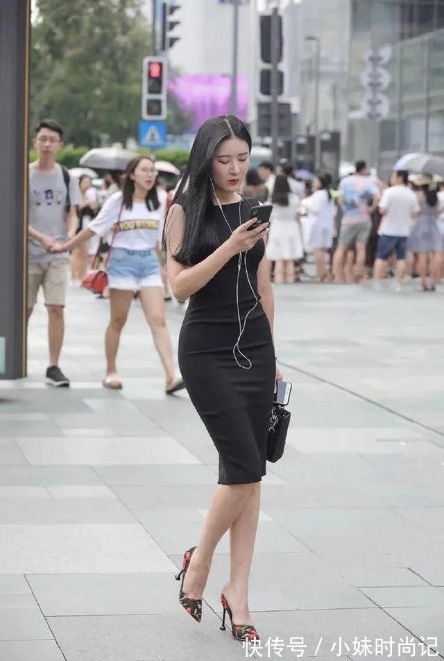 优雅|这位穿着黑色过膝裙的小姐姐,整个人的气质看上去优雅又冷艳