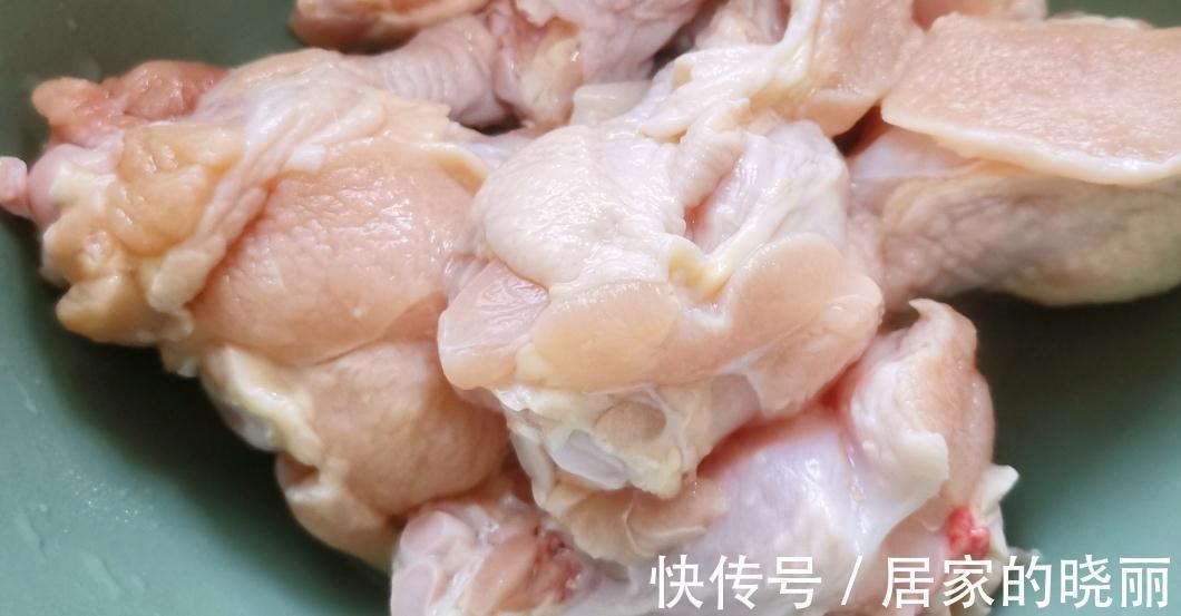 板栗去壳小窍门，2秒一个，几分钟剥一大盘，做道菜家人吃美了