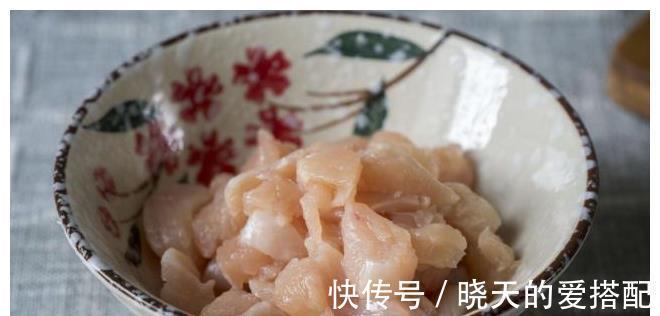 好吃|面粉试试这样做一次，比包子油条好吃百倍，上层肉香底层焦脆