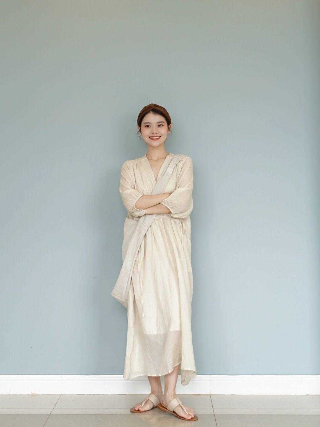 西装|基础款怎么穿出高级感?短款西装配连衣裙优雅温柔,显瘦又时髦