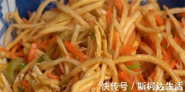 红薯|玉米面这样做真好吃，一擀一煎，5分钟出锅，连吃一个月都不腻