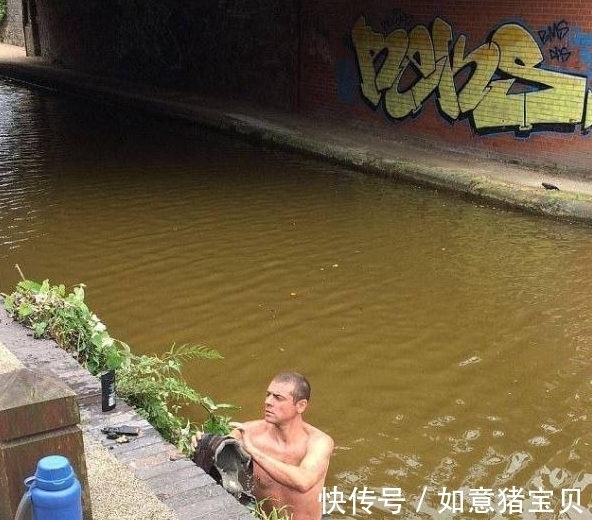 钓鱼|流浪汉无家可归和女友河边安家,露天休息还种菜钓鱼!