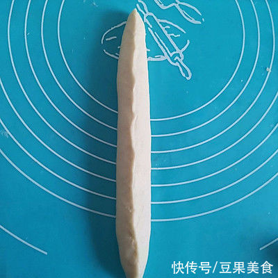 高筋面粉|#一口新年味，全家享佳味#毛毛虫酸奶面包