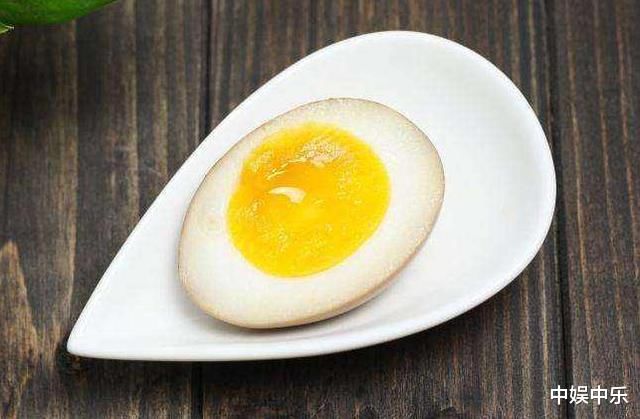 每天吃一个水煮鸡蛋，对血糖高的人有影响吗？医生说出大实话