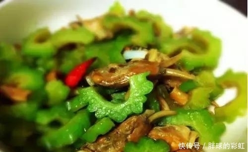 美食推荐：香辣牛排，海带豆腐汤，拌苦瓜，白菜豆腐锅