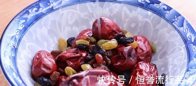 橘子里淋3个鸡蛋,我家孩子三天两头点名吃,比蛋糕还香甜,解馋!