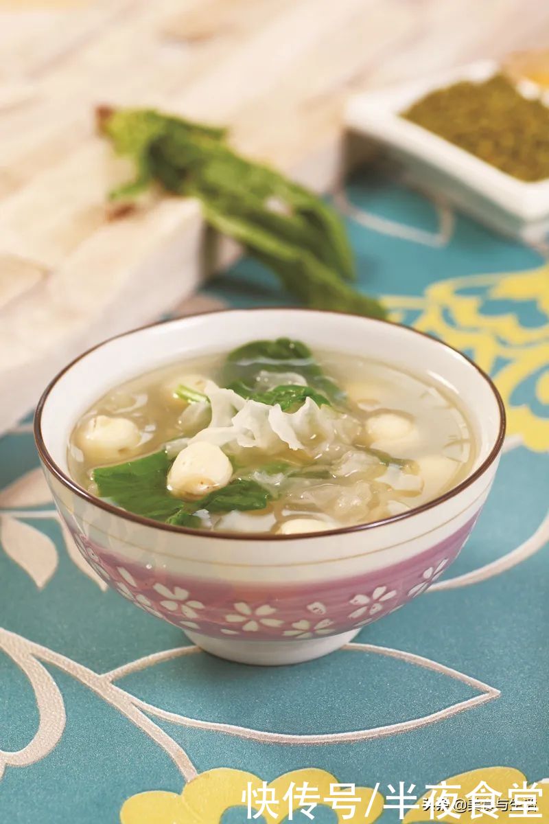 菠菜不仅就是用来炒鸡蛋，还可以做汤，味道鲜美