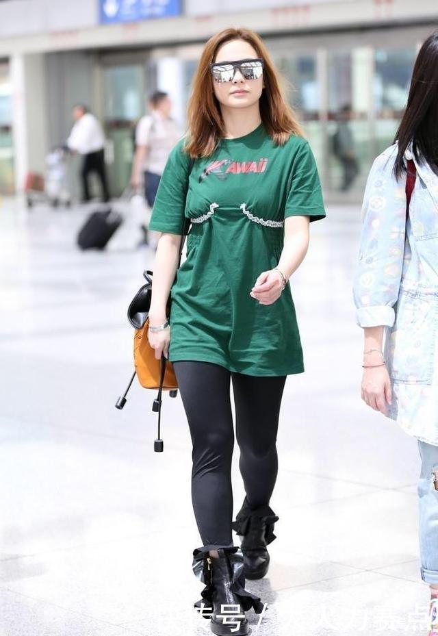 清纯|阿娇终于看开了,剪短发穿休闲装不再“装成熟”,反而美得很清纯