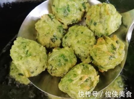 淀粉|做萝卜丸子,加淀粉还是面粉?大厨教你这样做,金黄酥脆,特别香