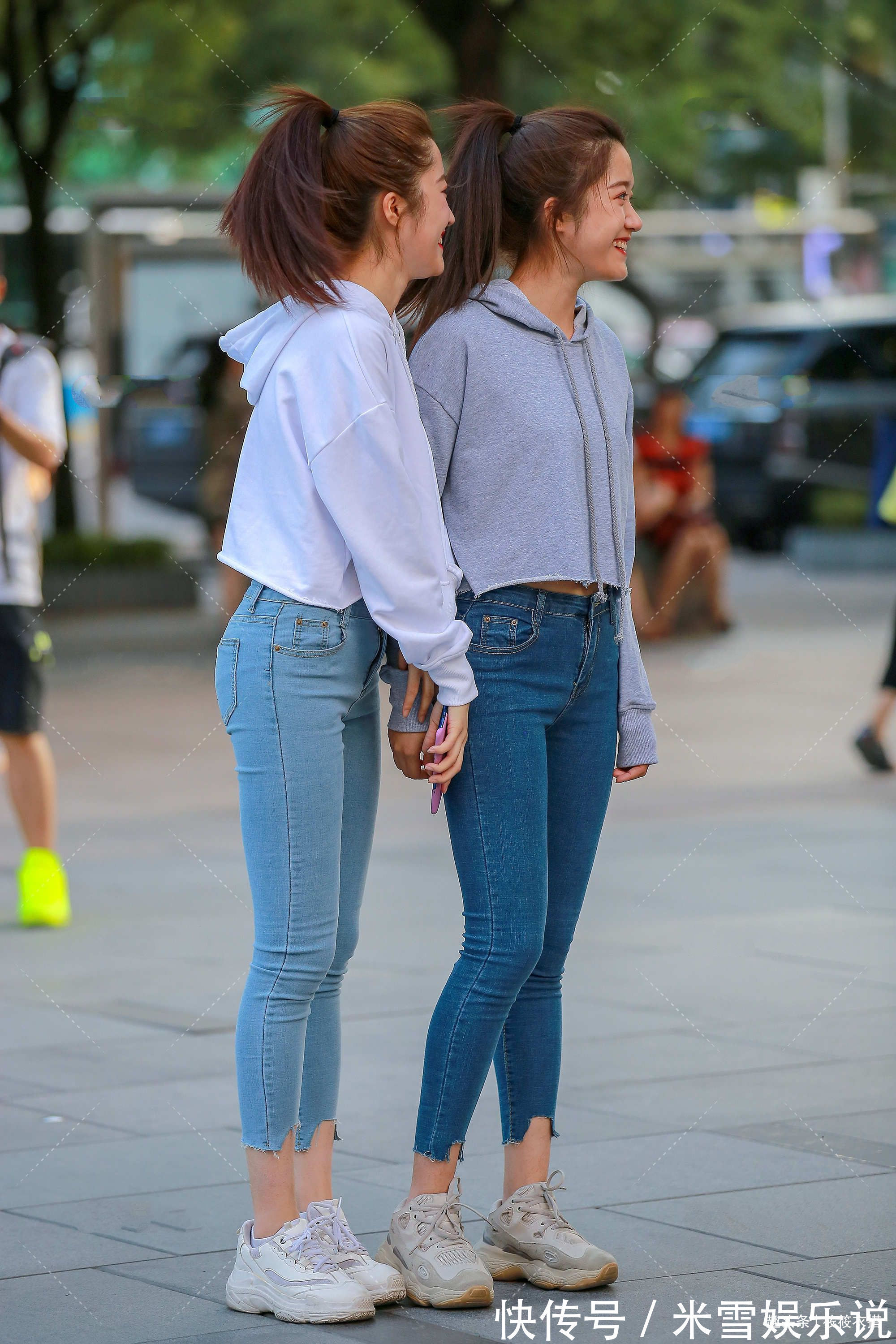 马尾 休闲帽衫搭配牛仔裤,清新时尚,标志型高马尾,更显青春感