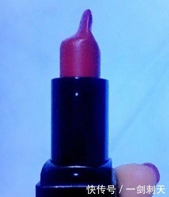 千万不要看女孩子用过的口红,形状各异的杰作,能让你笑一天