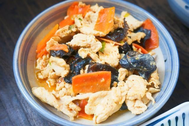 晒晒一家三口的晚餐,3菜1汤,清淡有营养,30分钟就做好