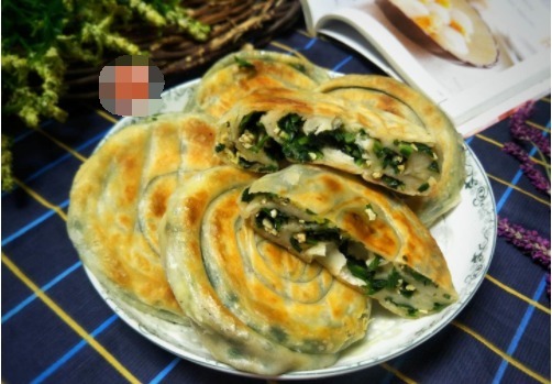  韭菜盒子饼又出新做法，层次丰富，酥脆醇香，一次五个没够吃！