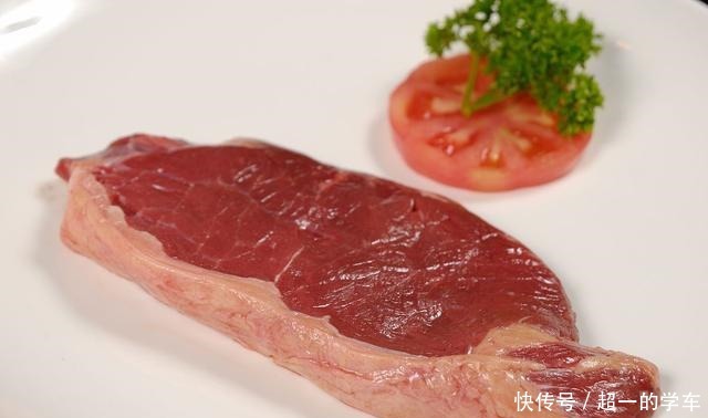 买牛排时，无论什么牌子，只要包装上有“这行字”，都是合成牛排