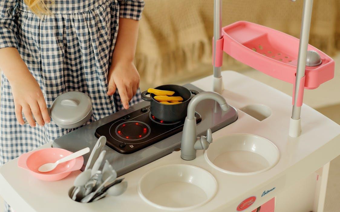 房间|凌乱的房间一定养不出有出息的孩子?越乱越有创造力!