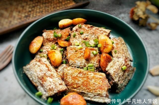 带鱼好吃有窍门,记住这3点,鱼肉鲜嫩无腥味,不松散不油腻