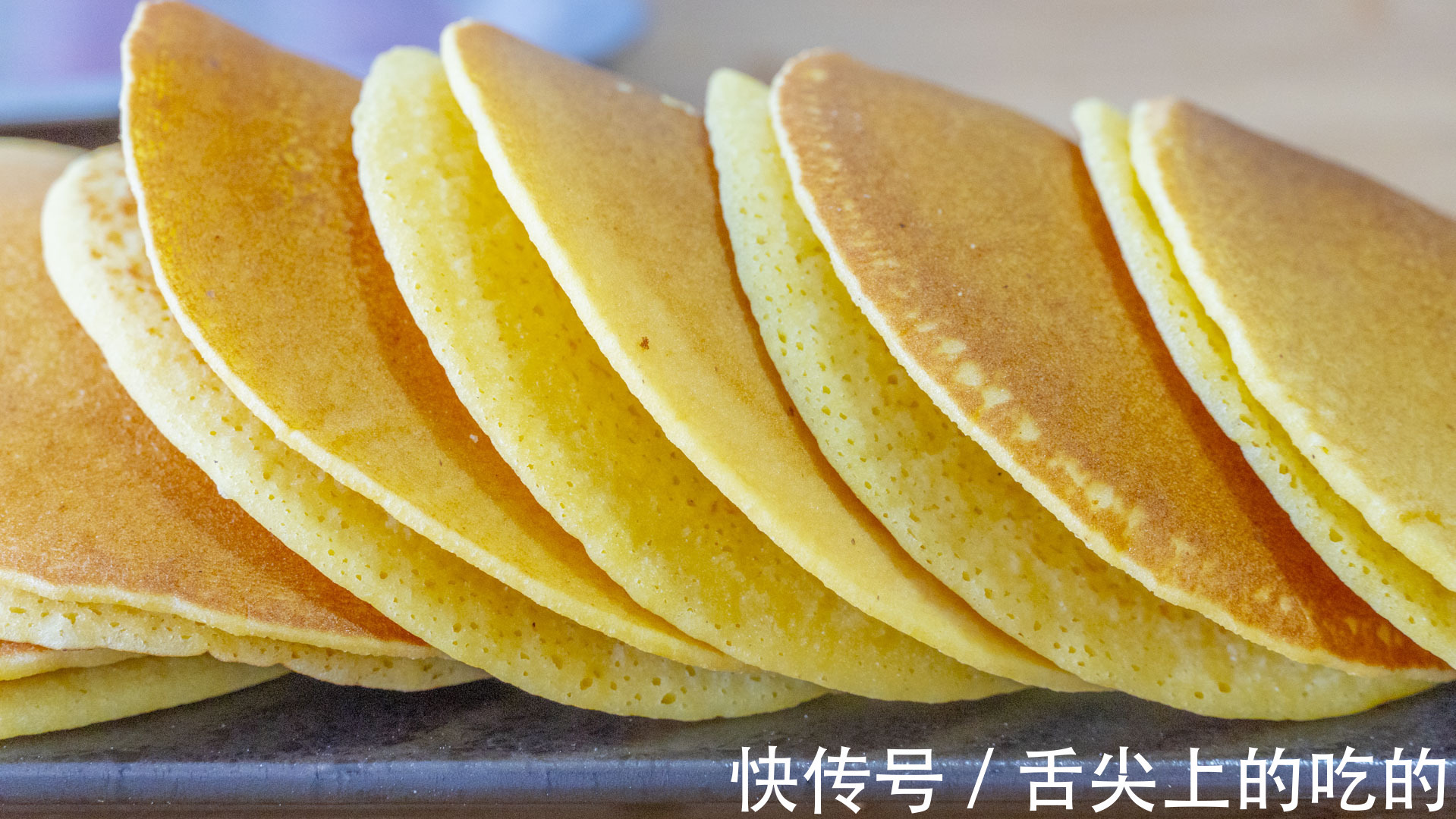 玉米面这样做，比蛋糕还好吃，柔软香甜，简单几步，2分钟出锅