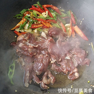 好吃|第一次尝试小炒黄牛肉，没想到这么好吃