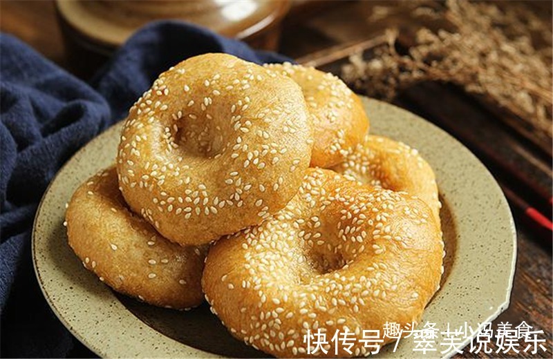 老妈最拿手的炸油饼,香酥软嫩,越吃越香,冷热都好吃