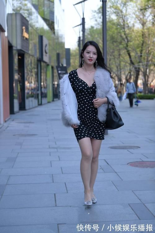 毛皮外套 美女穿搭：毛皮外套搭配波点裙， 高贵时髦又显白
