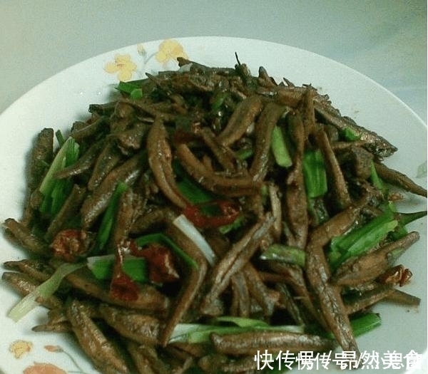 大热天的, 我炒了这个菜, 香极了, 下饭也下酒, 老公一人吃了一锅米饭