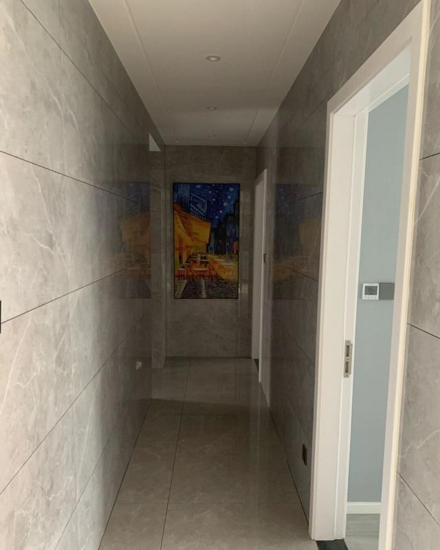 墙砖|搬新家入住一个月,整个空间灰色调很耐看,墙面贴瓷砖非常耐脏