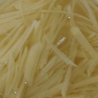 吃起来|这道土豆的演变做起来容易，吃起来上瘾