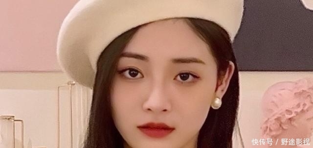 周洁琼孔雪儿早期同框,颜值差距太明显,终于明白前者为何那么火