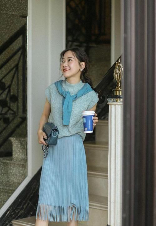 穿搭 见过世面的女人，穿针织衫从不“将就”，这些搭配高级精致又温柔