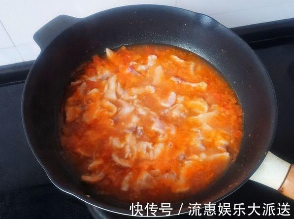 能喝上瘾的鱼肉汤做法，鲜香滑嫩，汤色红润更诱人