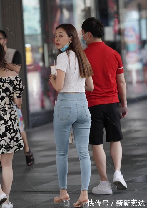 高跟鞋|牛仔裤or牛仔裙，用心穿搭的女生，都展现出了专属的美